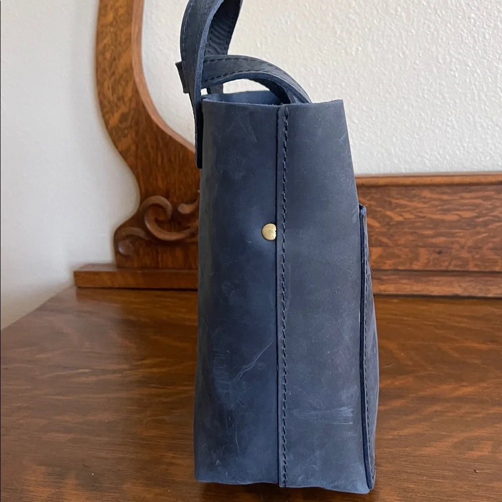 Chic Navy Leather Tote - Picture 4 of 7